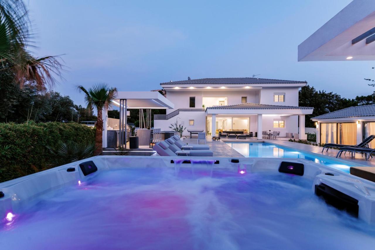 Villa M Mansion à Pefki Extérieur photo